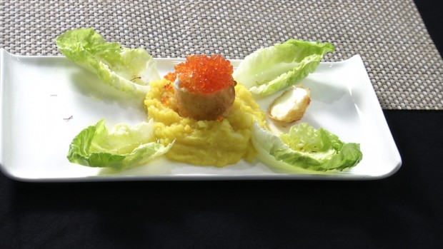 Gebackenes Kaviar-Ei mit Safran-Karfiol-Püree