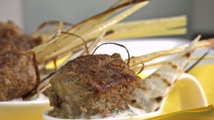 Rindfleischbällchen auf Zitronengrasspießchen