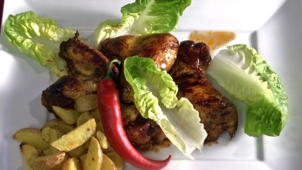 Chickenwings mit Potatowedges