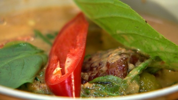 Gebratene Ente mit Rotem Curry (Kaeng Phed Ped Yang)