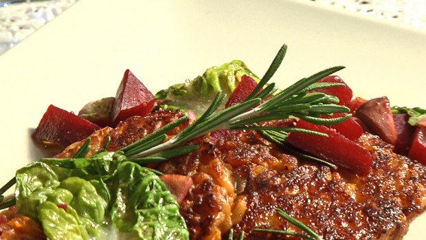 Gebratener Risottoreis mit Salat