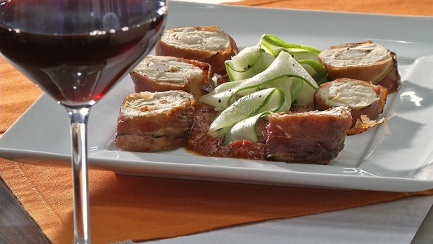 Huhn mit Garnele gefüllt, mit süßen Tomaten