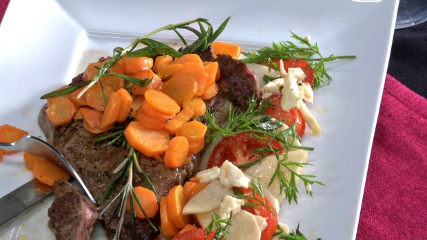 Karotten - Kräuter Rostbraten mit Peccorino und Paradeiser