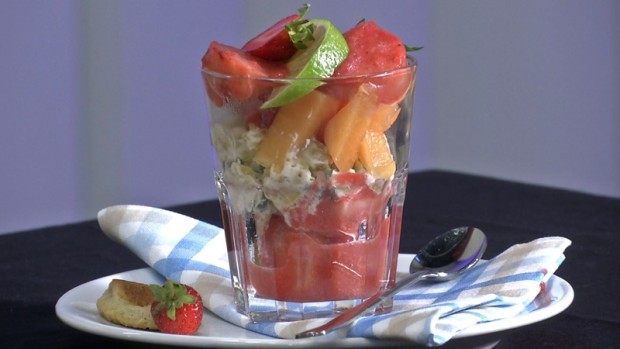 Mascarpone-Mandelkekscreme mit Früchten