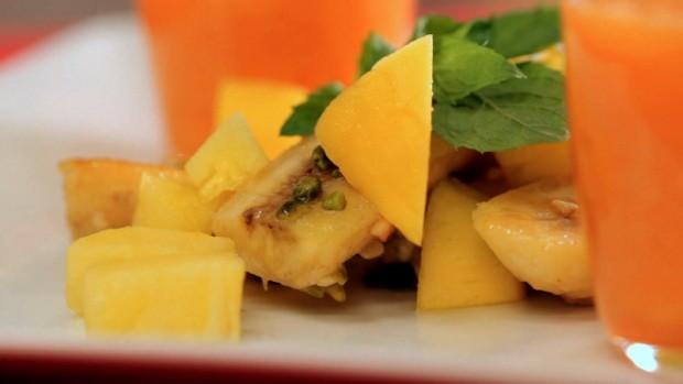 Melonen-Mango-Mousse mit gebratenen Honig-Bananen