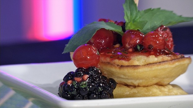 Pancake-Spießchen mit Honigbeeren