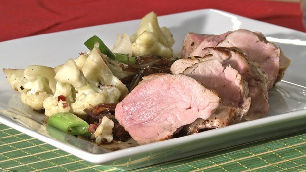 Schweinefilet mit Dattel-Kaffeesauce und Karfiol