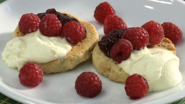 Scones mit Mascarpone und Himbeeren