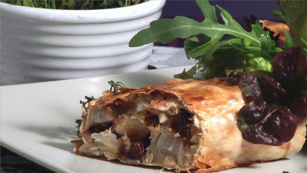 Strudel von der Rauchforelle und Schwarzwurzel