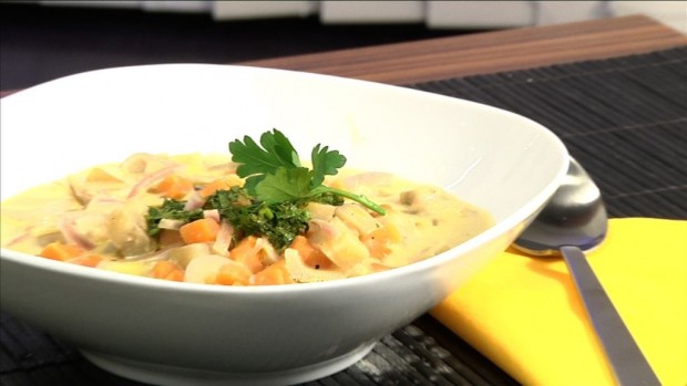 Süßkartoffelsuppe mit Kokos und Limetten-Curry