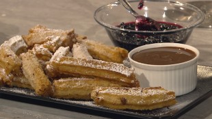 Churros mit Himbeermarmelade