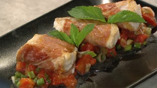 Kabeljau im Prsut Mantel mit Tomaten-Minze-Salat