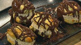 Profiterol mit selbstgemachten Haselnuss-Eis