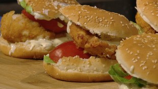 Schnitzel Burger mit Baconnaise