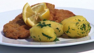 Wiener Schnitzel mit Petersil - Erdäpfeln