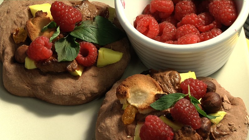 Schoko-Pizza mit Nougat, Karamell und Obst | Koch mit! Oliver