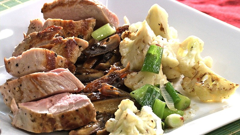 Schweinefilet mit Dattel-Kaffeesauce und Karfiol | Koch mit! Oliver
