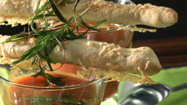 Tomatenschaumsuppe mit Rosmarin Pizzastangerl