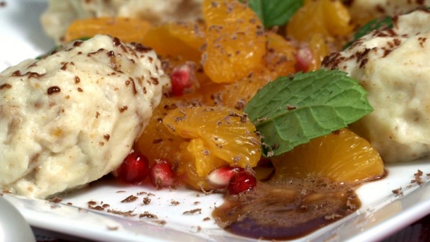 Topfenknödel mit Mandarinen, Granatapfel und Schoko