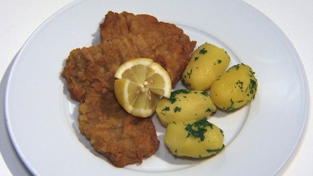 Wiener Schnitzel mit Petersil - Erdäpfeln